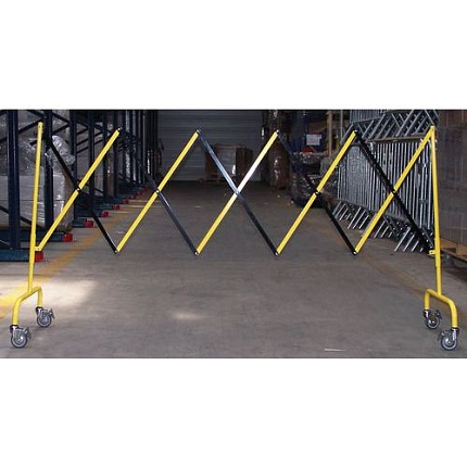 Kovová mobilní zábrana skládací Carla na kolečkách, délka max. 2850 mm, žlutá/černá