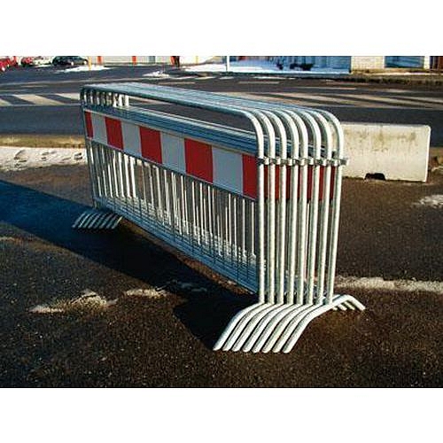 Kovová mobilní zábrana s reflexními prvky, délka 250 cm