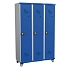 Svařovaná šatní skříň s mezistěnou Acial, 3 oddíly, 400 mm, na nohách, otočný uzávěr, šedá/modrá